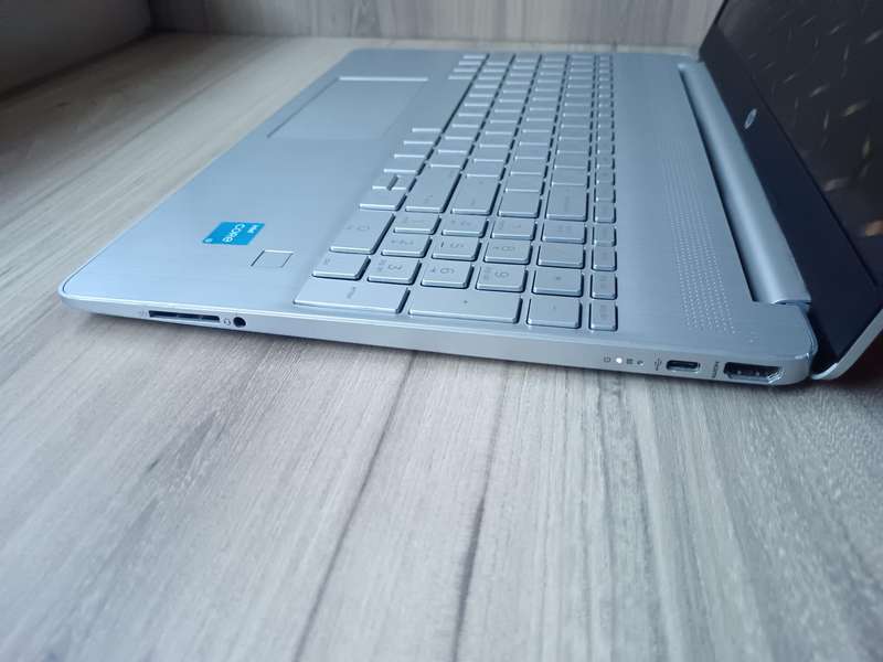 Hp Laptop 15s-fq2xxx Intel Core I3 11th Gen + Free Laptop Bag