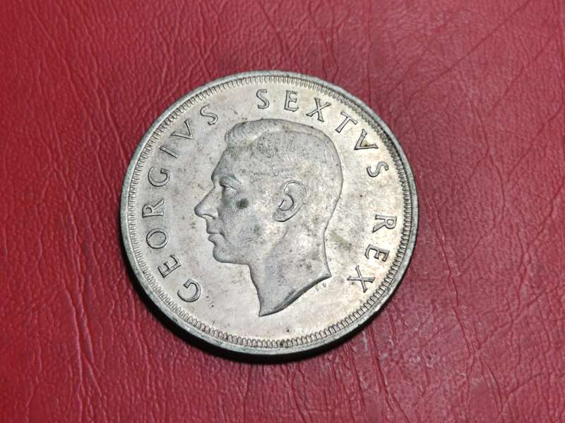 4 X SA UNION 50% SILVER CROWNS / 5 SHILLINGS. BID PER CROWN TO TAKE ALL.