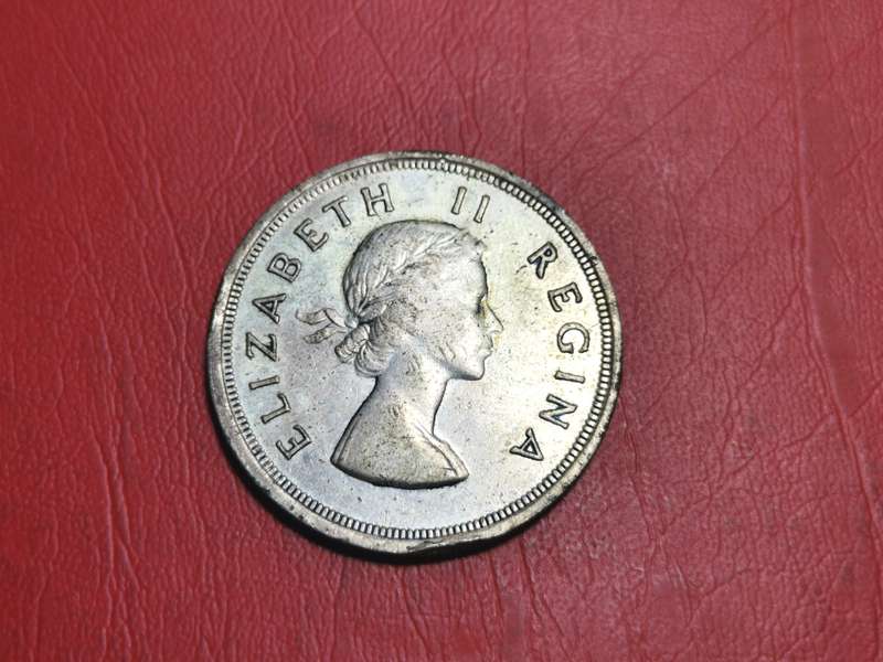 4 X SA UNION 50% SILVER CROWNS / 5 SHILLINGS. BID PER CROWN TO TAKE ALL.