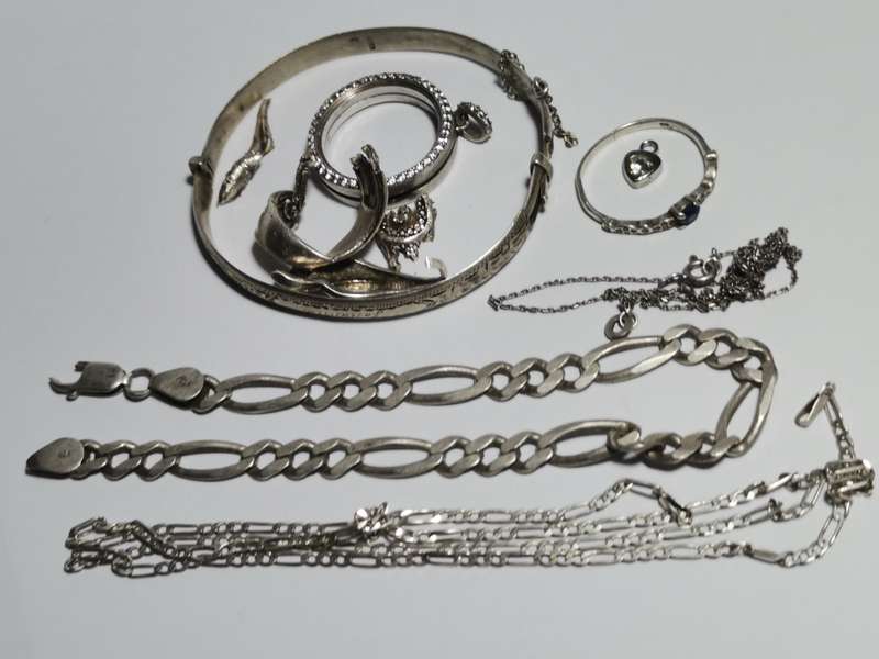 COLLECTION OF SCRAP STERLING SILVER JEWELLERY.  46.49 GRAMS.