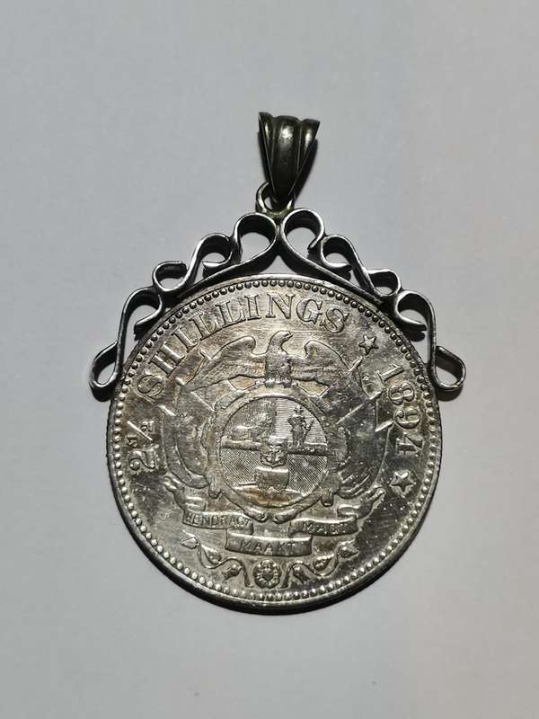PENDANT OF ZAR 1894 HALF CROWN IN 925 SILVER SETTING. 16.29 GRAMS.