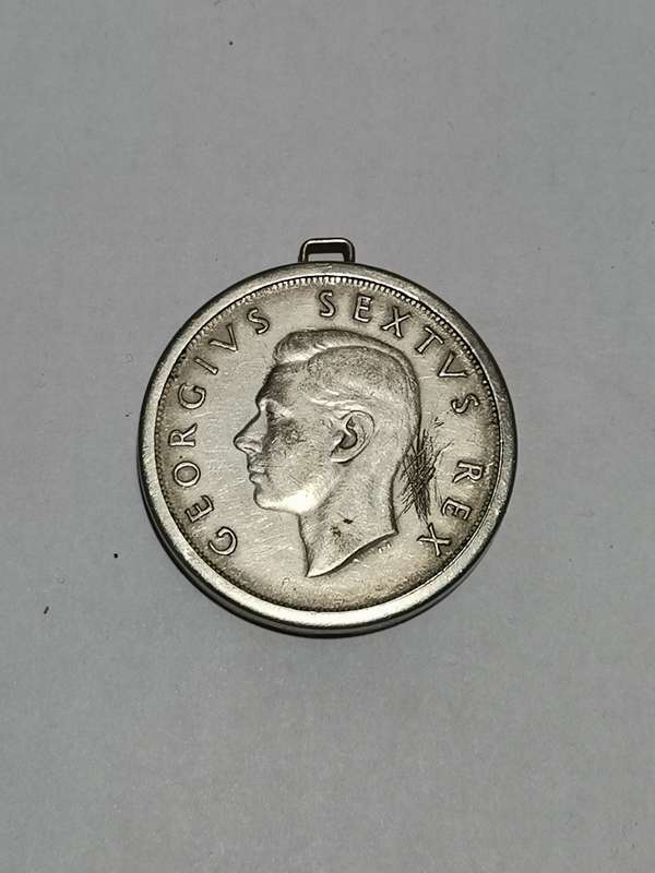 1952 SILVER CROWN IN 925 SILVER SETTING AS PENDANT. TOTAL WEIGHT: 30.80 GRAMS.