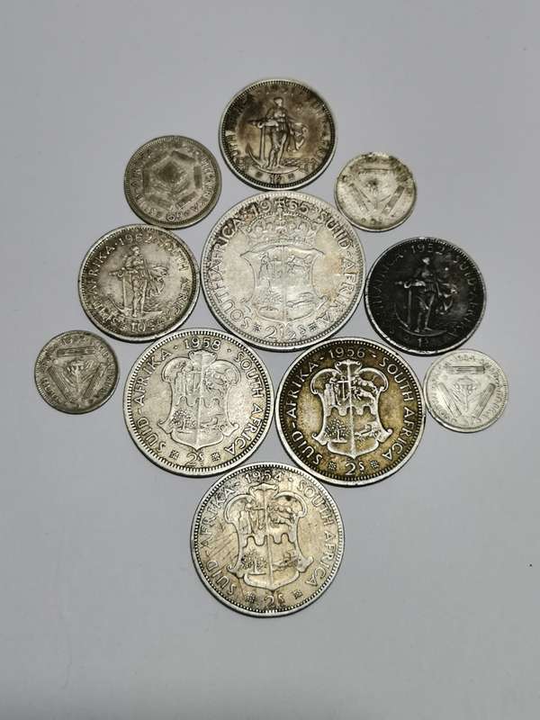 COLLECTION OF SA UNION 50% SILVER COINS. WEIGHT: 71.06 GRAMS.