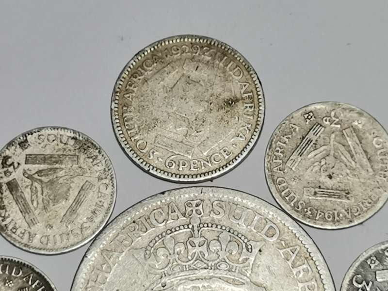 COLLECTION OF SA UNION 80% SILVER COINS. WEIGHT: 29.70 GRAMS.
