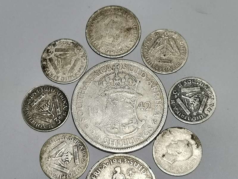COLLECTION OF SA UNION 80% SILVER COINS. WEIGHT: 29.70 GRAMS.