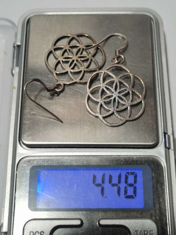 A PAIR OF GEOMETRIC 925 SIVER EARRINGS. STAMPED. TOTAL WEIGHT: 4.48 GRAMS.