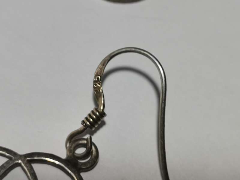 A PAIR OF GEOMETRIC 925 SIVER EARRINGS. STAMPED. TOTAL WEIGHT: 4.48 GRAMS.