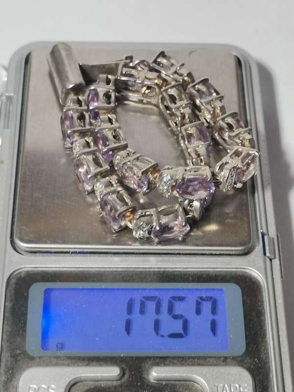 BEAUTIFUL SILVER PLATED BRACELET WITH AMETHYST STONES. WEIGHT: 17.57 G