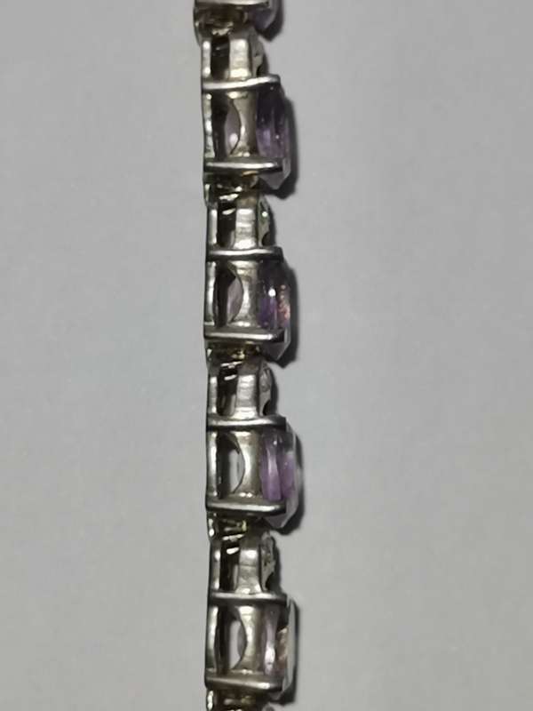 BEAUTIFUL SILVER PLATED BRACELET WITH AMETHYST STONES. WEIGHT: 17.57 G
