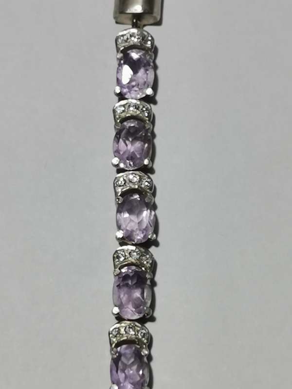 BEAUTIFUL SILVER PLATED BRACELET WITH AMETHYST STONES. WEIGHT: 17.57 G