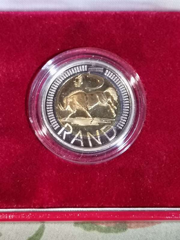 SA MINT 2004 R5 WITH COIN WORLD / OOM PAUL MINTMARK. CERTIFICATE.