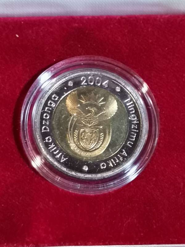 SA MINT 2004 R5 WITH COIN WORLD / OOM PAUL MINTMARK. CERTIFICATE.