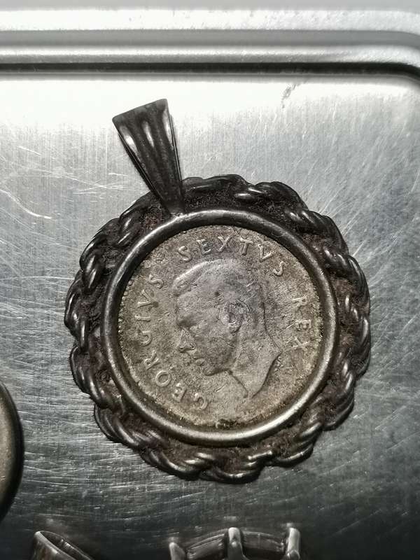 3 X SILVER TICKEYS/3P PENDANTS. TOTAL WEIGHT: 10.24 GRAMS.
