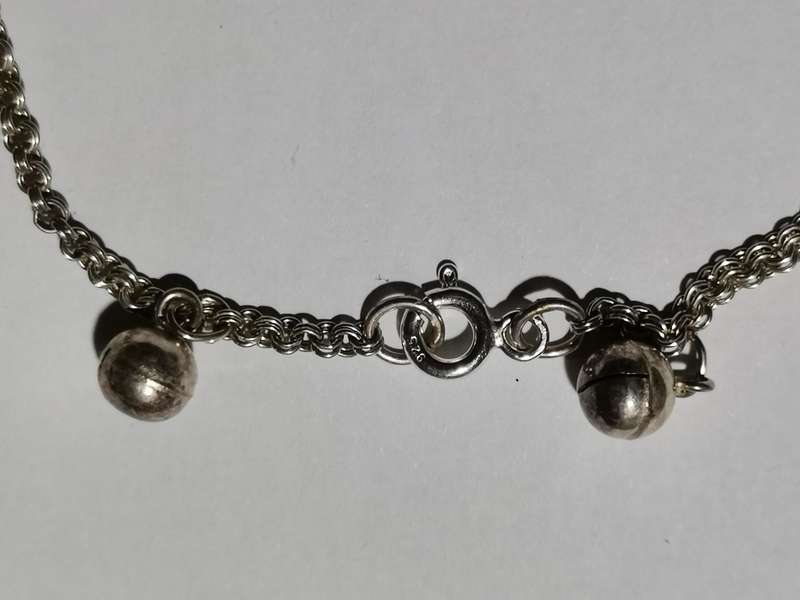 STERLING SILVER BELL BRACELET. STAMPED. WEIGHT: 6.16 GRAMS.