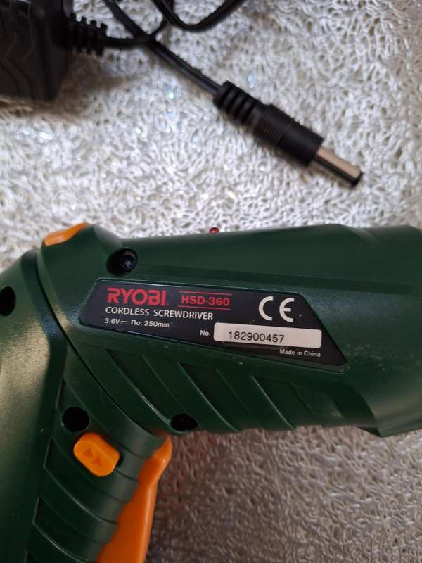 DRILL AND SCREWDRIVER SET