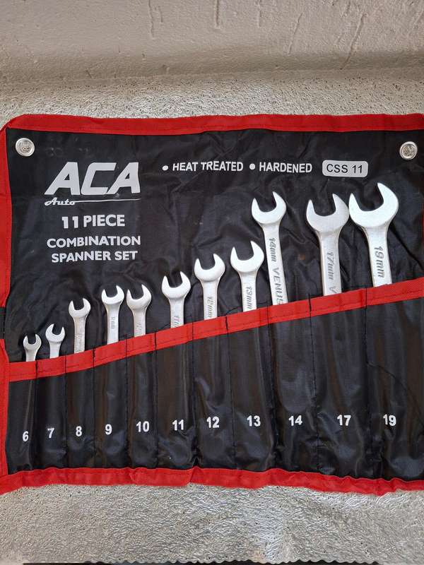 DRILL AND SCREWDRIVER SET
