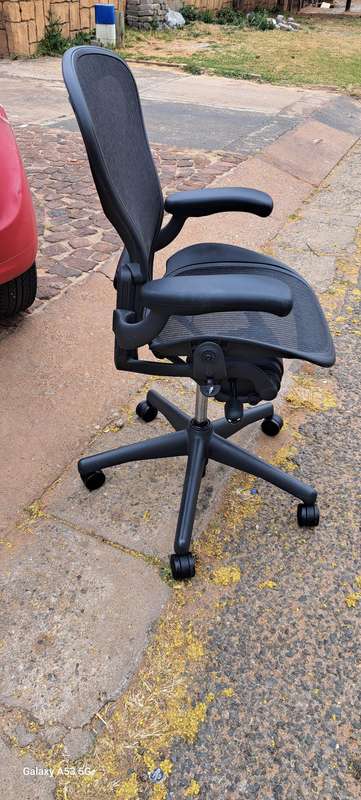 HERMAN MILLER AERON CHAIR
