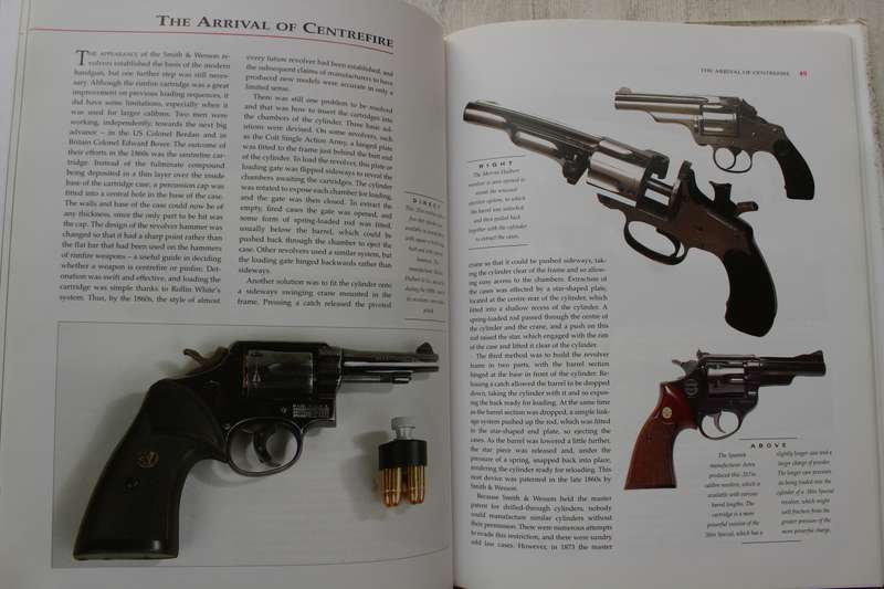 Encyclopedia of Handguns & Rifles - Comprehensive guide to firearms / Connolly
