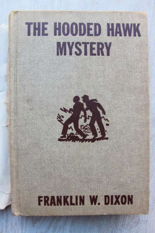 The Hooded Hawk Mystery - Hardy Boys / Dixon