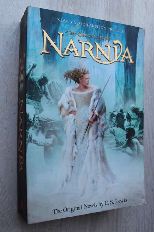 THE CHRONICLES OF NARNIA C S LEWIS ( All Seven Chronicles in one Book ) Softcover