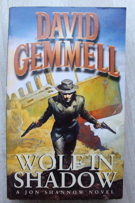 Wolf in Shadow - David Gemmell