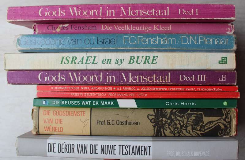 10 x Teologiese boeke weggee geprys