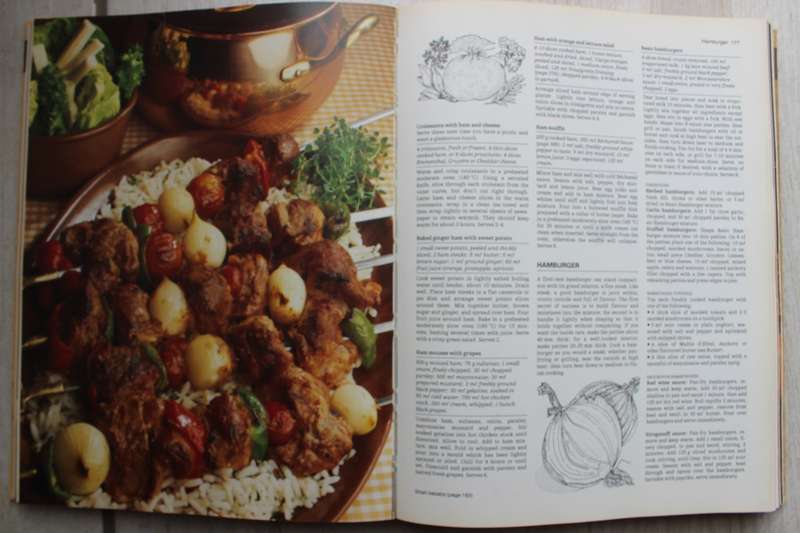 The South African Food & Cookery Encyclopedia - Sannie Smit & Margaret Fulton