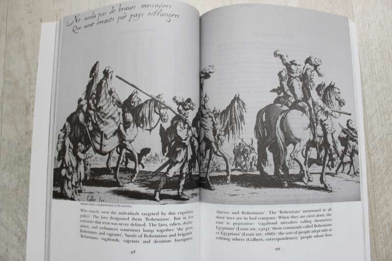 Gypsies: An Illustrated History - Jean-Pierre Leigeois
