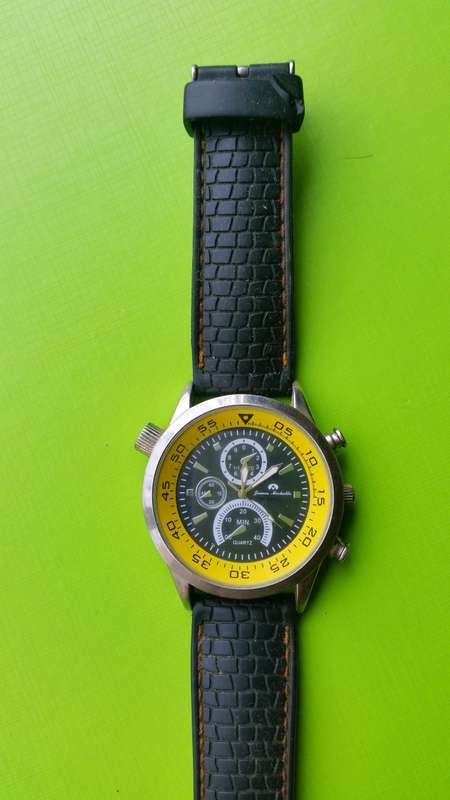 LOT OF 13 WATCHES.