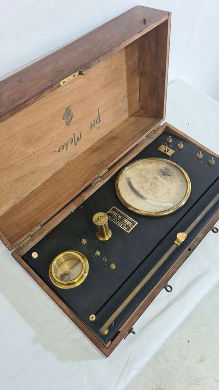 Antique Pouleng Freres pH Meter