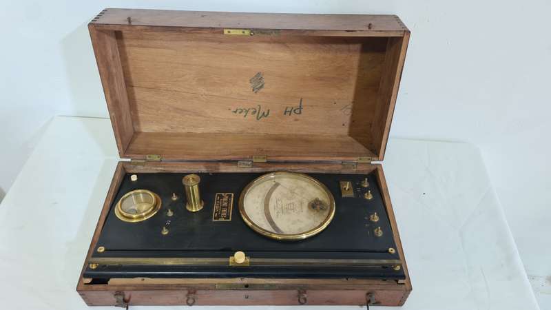 Antique Pouleng Freres pH Meter