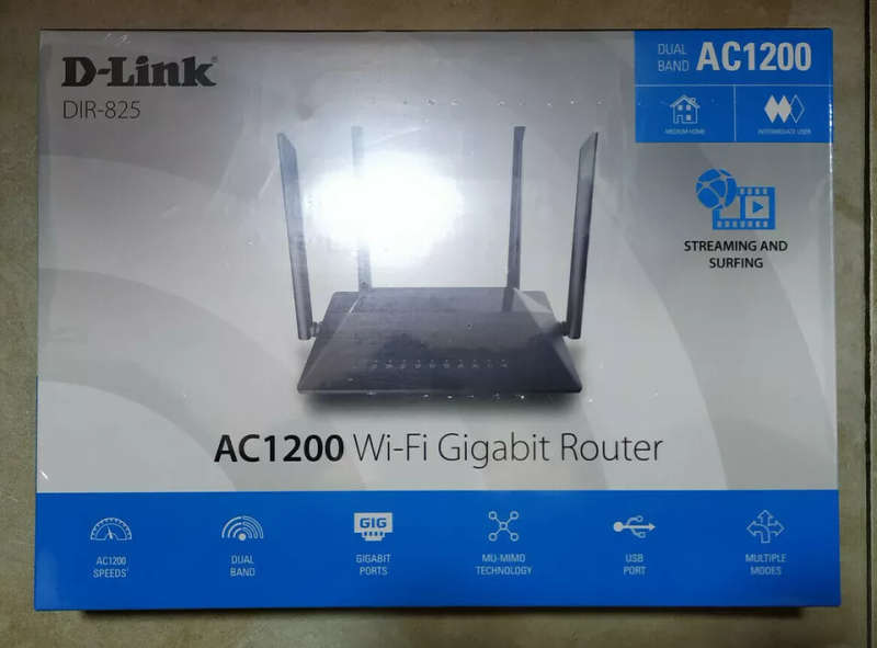 D-Link DIR-825 AC1200 4-Antennae Wi-Fi Gigabit Router