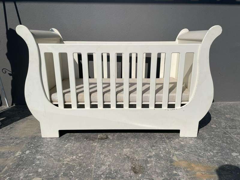 Treehouse Sleigh Cot