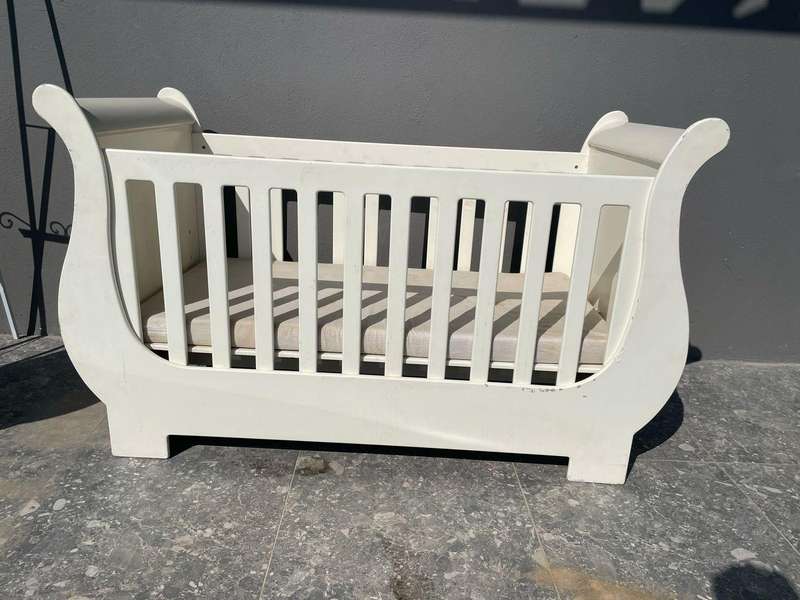 Treehouse Sleigh Cot