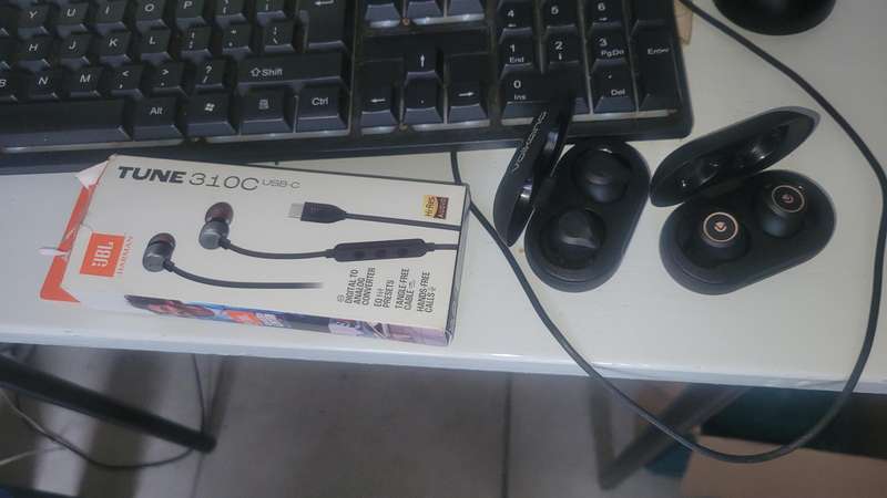 Jbl 310c wired earphones and volkano Taurus and Scorpio