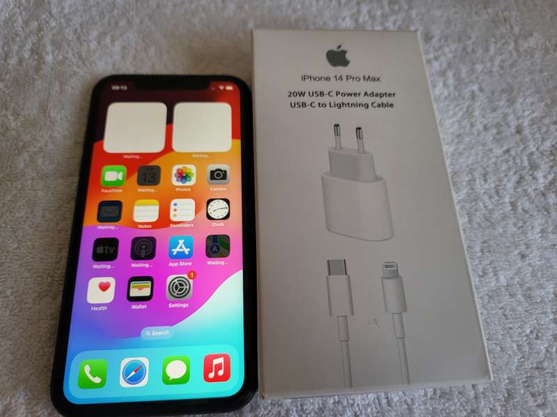 iPhone - XR - Black - 128GB - Excellent Condition - With Extras