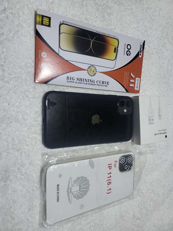 iPhone 11 - Black - 128GB - Excellent Condition - Extras Included