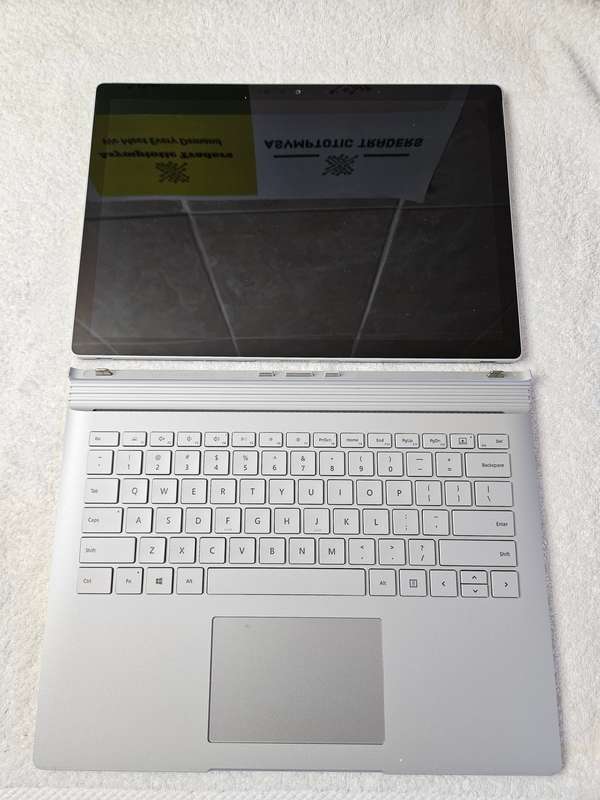 Microsoft Surface Book 3 - 2 in 1 - i5 10th Gen - 8GB - 256 SSD - Touch Screen - Very Good Condition