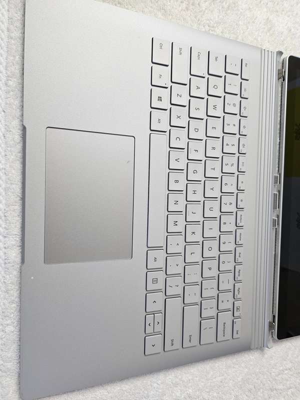 Microsoft Surface Book 3 - 2 in 1 - i7 10th Gen - 16GB - 256 SSD - Touch Screen - Excellent