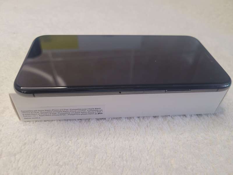 iPhone XS - Space Grey - 256GB - With Extras - Excellent Condition