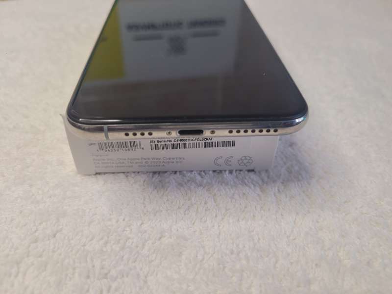 iPhone - XS Max - Silver - 256GB - With Extras - Very Good Condition