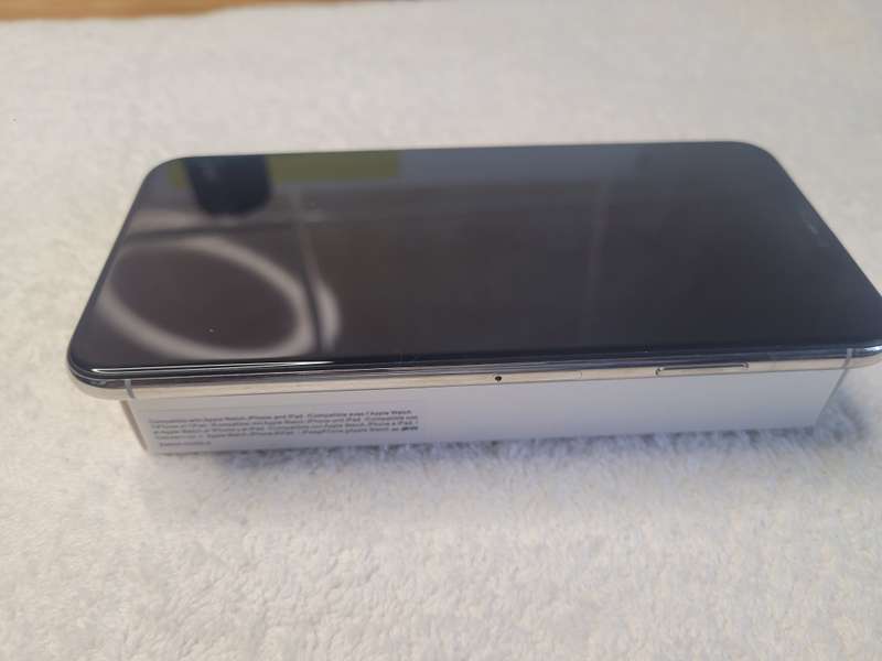 iPhone - XS Max - Silver - 256GB - With Extras - Very Good Condition