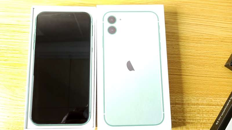 iPhone 11 | Green | 64GB | Pristine Condition | Boxed | Extras