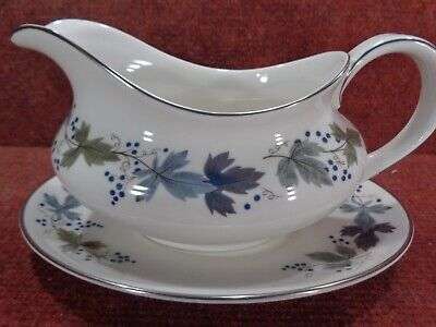 ROYAL DOULTON DINNER SERVICE
