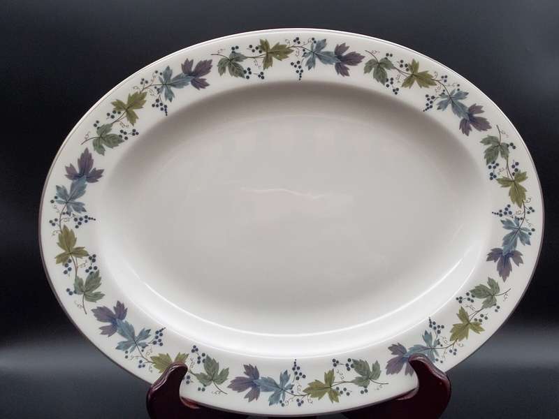 ROYAL DOULTON DINNER SERVICE