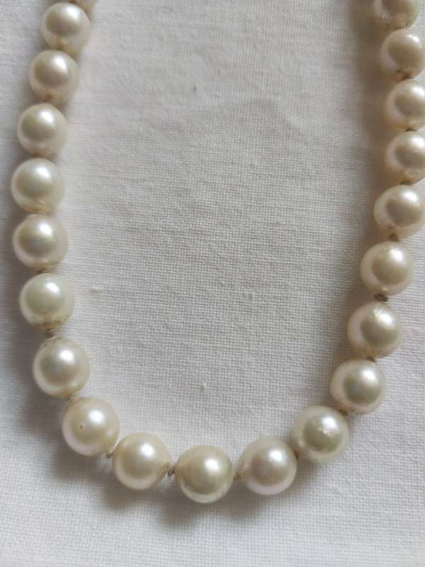 CLASSIC VINTAGE PEARL NECKLACE WITH 9CT GOLD CLASP