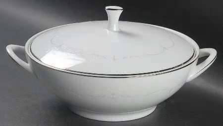 NORITAKE VINTAGE 40-PIECE DINNER SERVICE - WHITEBROOK PATTERN