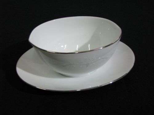 NORITAKE VINTAGE 40-PIECE DINNER SERVICE - WHITEBROOK PATTERN