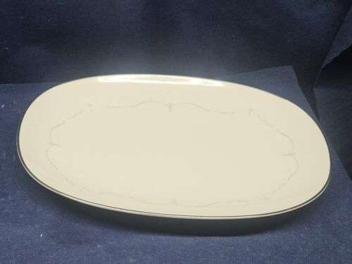NORITAKE VINTAGE 40-PIECE DINNER SERVICE - WHITEBROOK PATTERN