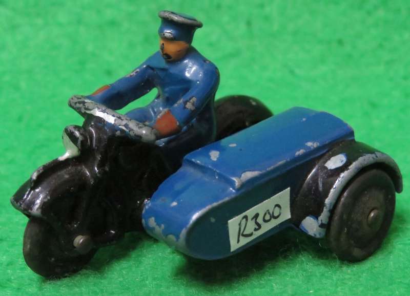 **Dinky Meccano No.43**Motorcycle Patrol**Made in England (1935-1950)**Vintage**Rubber tyres**